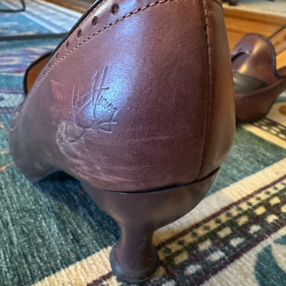 John Fluevog Women's Two-Tone Brown and Black Loafers - Picture 8 of 10